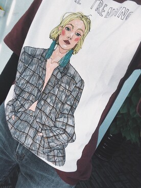 「ZARA（ザラ）のアイテム（Tシャツ/カットソー、レッド系）」を使った、我就叫徐杨怡萱さん（レディース・160cm）の秋コーディネート