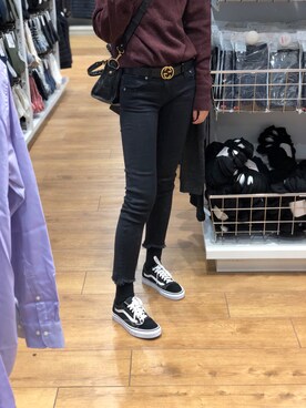 「VANS（バンズ）のアイテム（スニーカー、ブラック系）」を使った、我就叫徐杨怡萱さん（レディース・160cm）の冬コーディネート