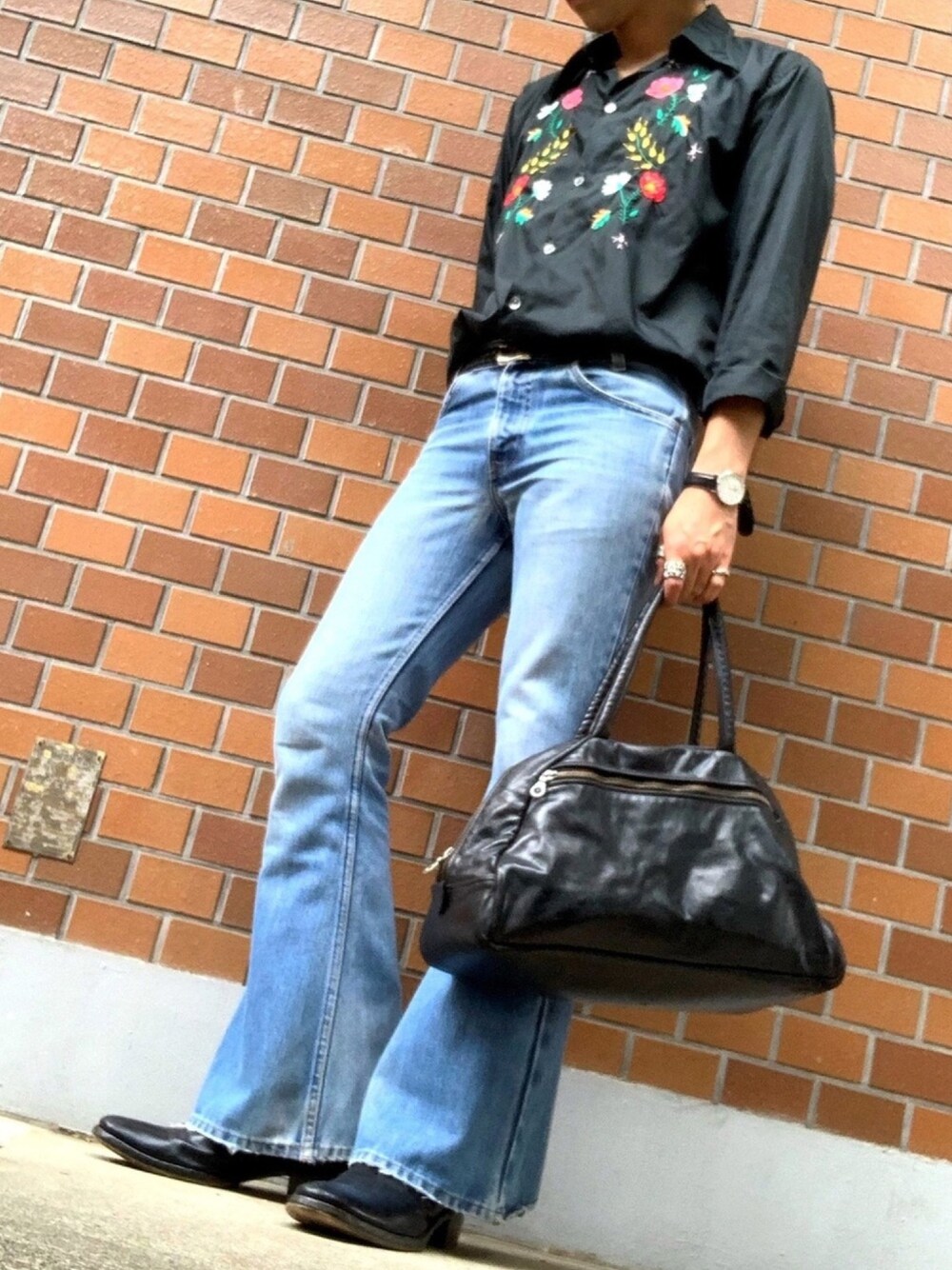 「ヒッピー、夏コーデ、フレアパンツ、ベルボトム、ブーツカットパンツ、684、70's、60’s」｜「PREMIATAのアイテム（ブーツ、ブラック系）」を使った、&GOMAさん（メンズ・171cm）の夏コーディネートの1枚目の写真