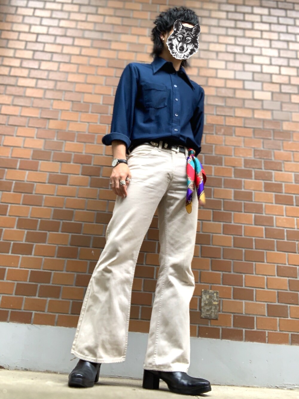 「60’s、70's、フレアパンツ、ベルボトム、スカーフ、ヒールブーツ、ブーツ、白パンツ、シンプル」｜「RED COVERのアイテム（ブーツ、ブラック系）」を使った、&GOMAさん（メンズ・171cm）の夏コーディネートの1枚目の写真