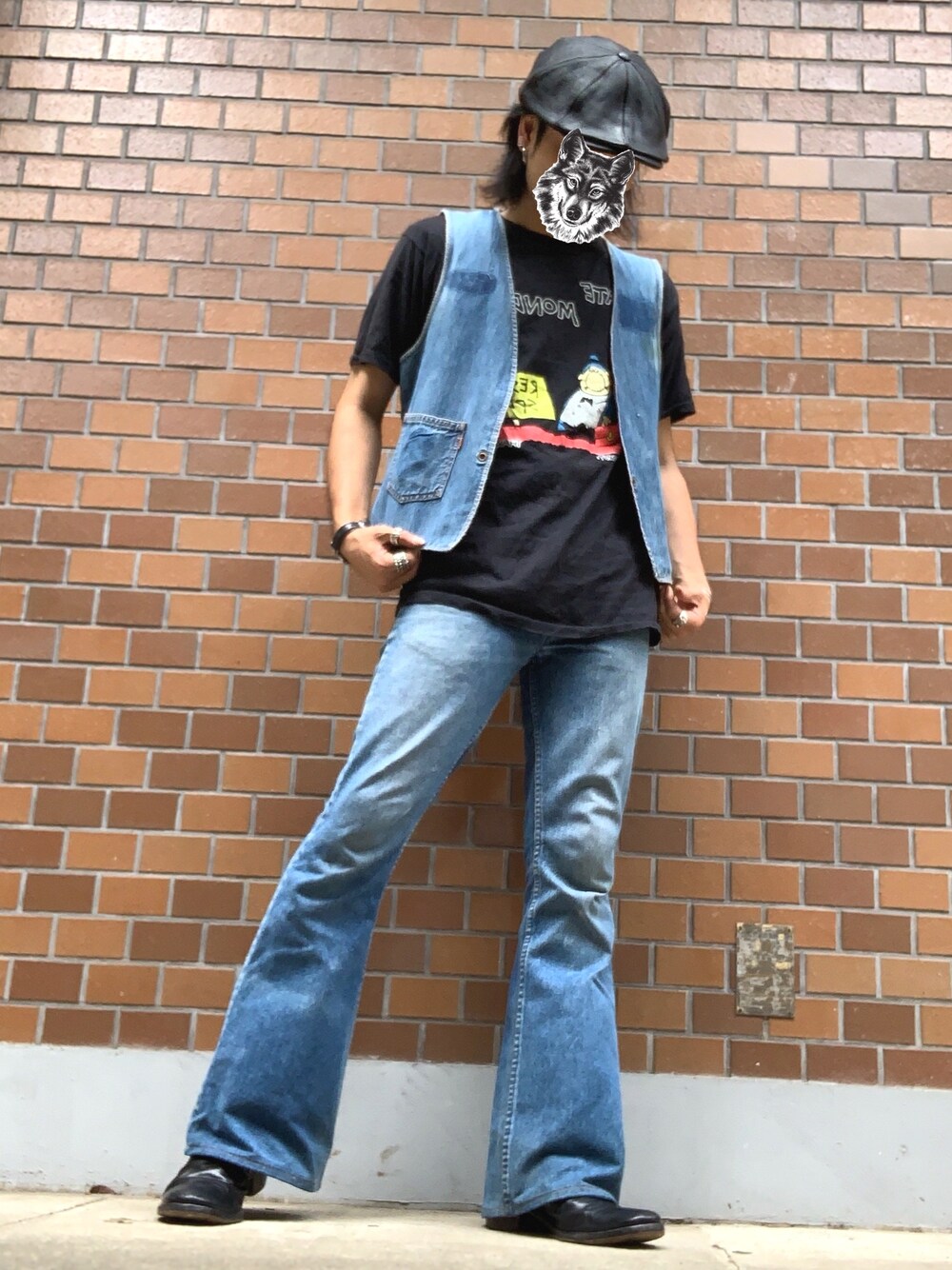 「70s、ベスト、フレアパンツ、ベルボトム、684、セットアップ、Tシャツ、ブーツ」｜「PREMIATAのアイテム（ブーツ、ブラック系）」を使った、&GOMAさん（メンズ・171cm）の秋コーディネートの1枚目の写真