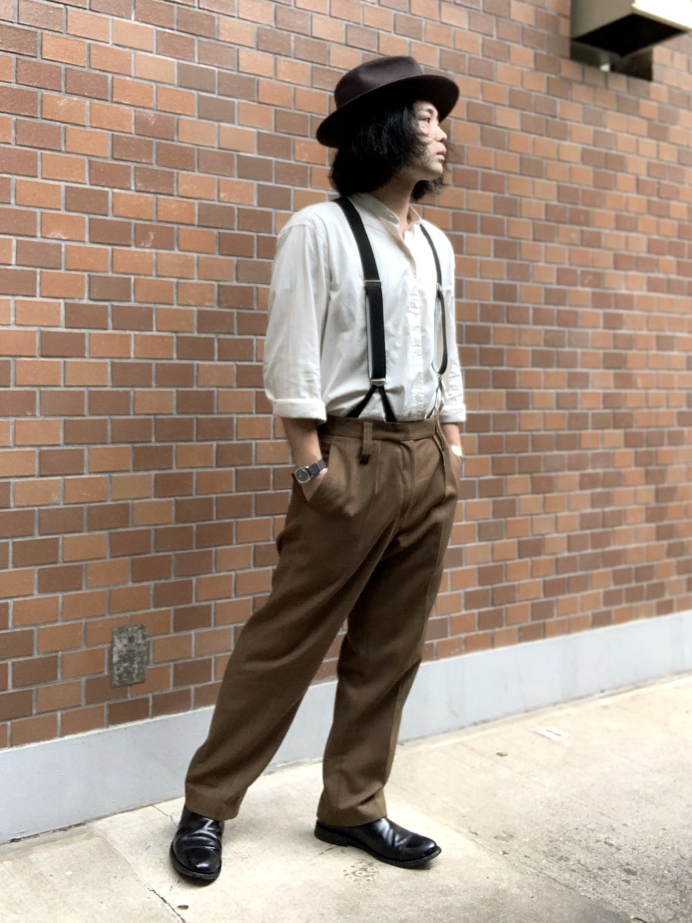 「ヴィンテージ、vintage、ハット、シャツ、ノーカラーシャツ、サスペンダー、スラックス、サンダース、ハミルトン、英国」｜「SANDERSの<SANDERS> MILITARY CAP TOE CHELSEA（ブーツ、ブラック系）」を使った、&GOMAさん（メンズ・171cm）の秋コーディネートの1枚目の写真