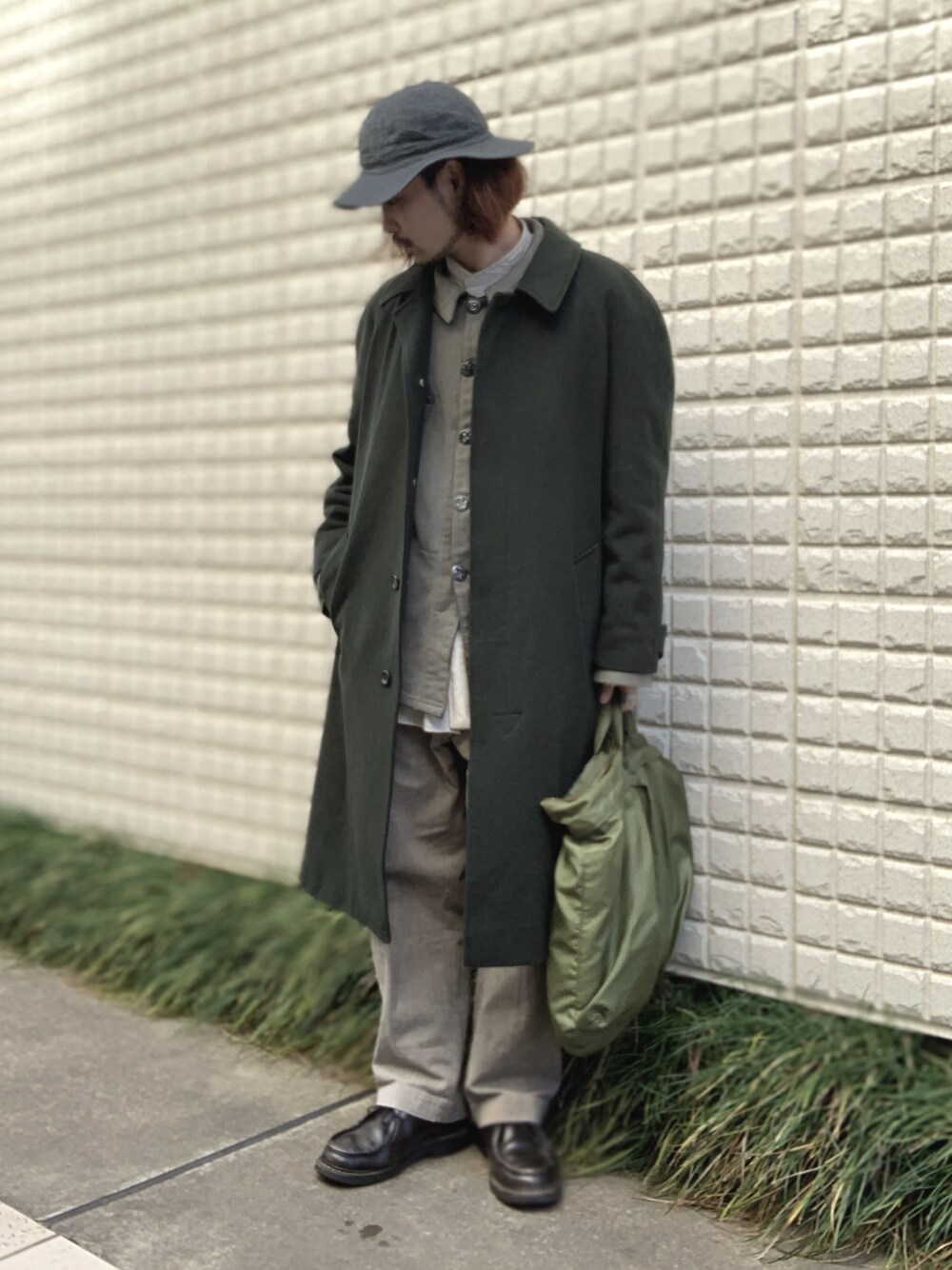 「ヴィンテージ、vintage、ハット、コート、ハンティングジャケット、ブラックシャンブレー、黒シャン、ワークパンツ、ミカエル、ヘルメットバッグ」｜「Parabootの【Paraboot】MICHAEL / パラブーツ / ミカエル /チロリアンシューズ（ドレスシューズ、ブラック系）」を使った、&GOMAさん（メンズ・171cm）の冬コーディネートの1枚目の写真