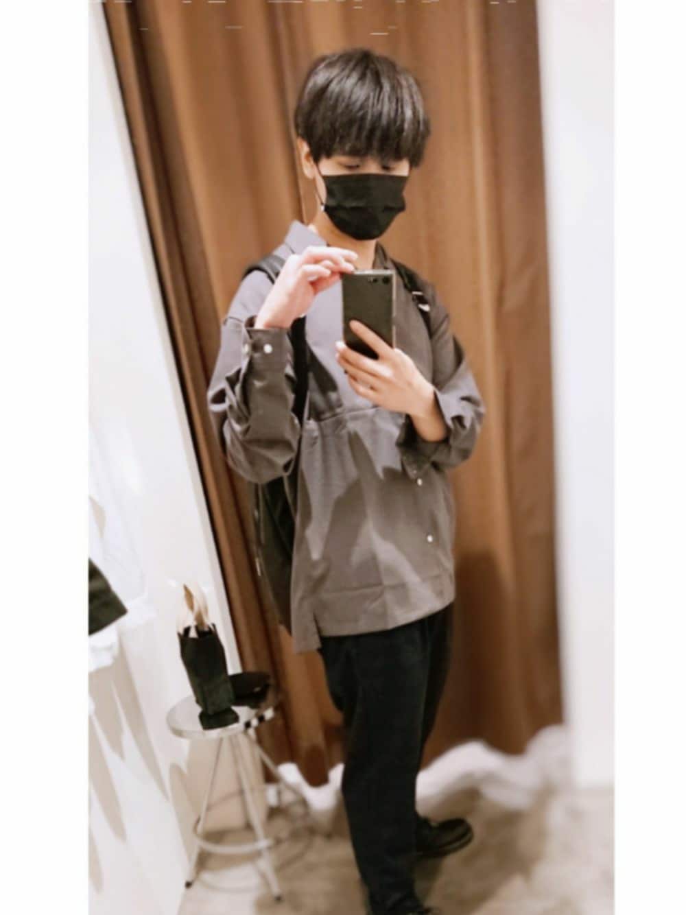 「DOOPZのDOOPZ チェックイージーパンツ

（チノパンツ、ブルー系）」を使った、シキさん（メンズ・170cm）の秋コーディネートの1枚目の写真