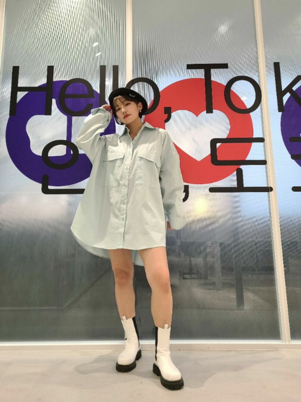 「低身長コーデ、大人女子、キレイめ、オトナカジュアル、ビックシルエット、シャツスタイル、韓国ファッション、韓国ブランド、ALAND」｜「LADY VOLUMEのアイテム（シャツ/ブラウス、ブルー系）」を使った、スジンさん（レディース・150cm）の秋コーディネートの1枚目の写真