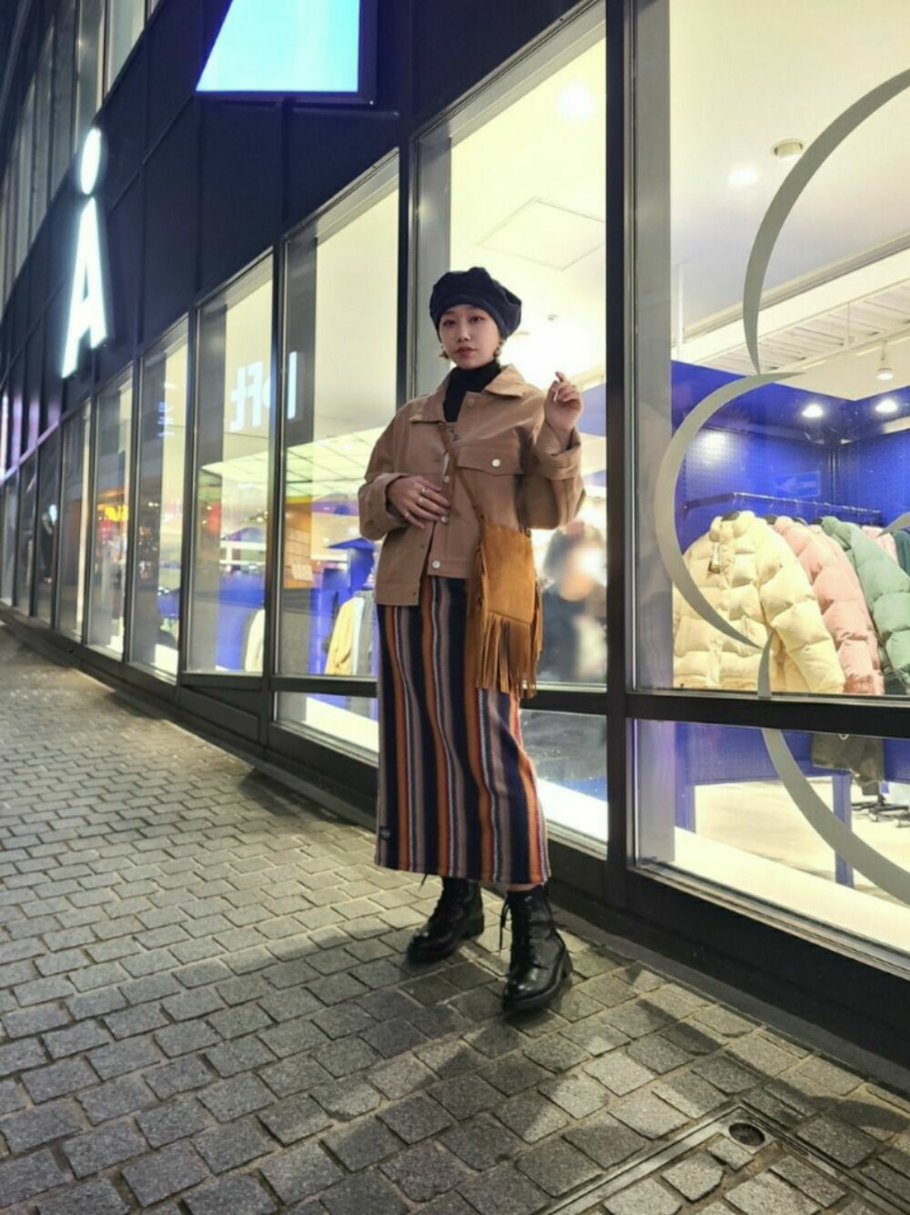 「ALAND、ALANDTOKYO、韓国ファッション、韓国ブランド、ooh-ahh、LADYVOLUME、ベレー帽、ロングスカート、個性的、韓国」｜「OoH-AHh!のOoH-AHh!／カラーMIXストライプスカート 2923096（スカート、オレンジ系）」を使った、スジンさん（レディース・150cm）の冬コーディネートの1枚目の写真
