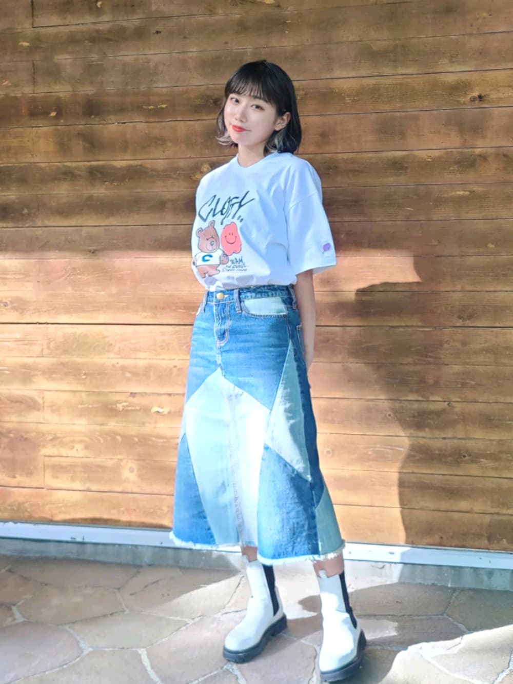 「韓国ブランド、韓国ファッション、ALAND」｜「ALANDのCLOTTY／BUDDY BEAR T-SHIRT（トップス、ホワイト系）」を使った、スジンさん（レディース・150cm）の春コーディネートの1枚目の写真