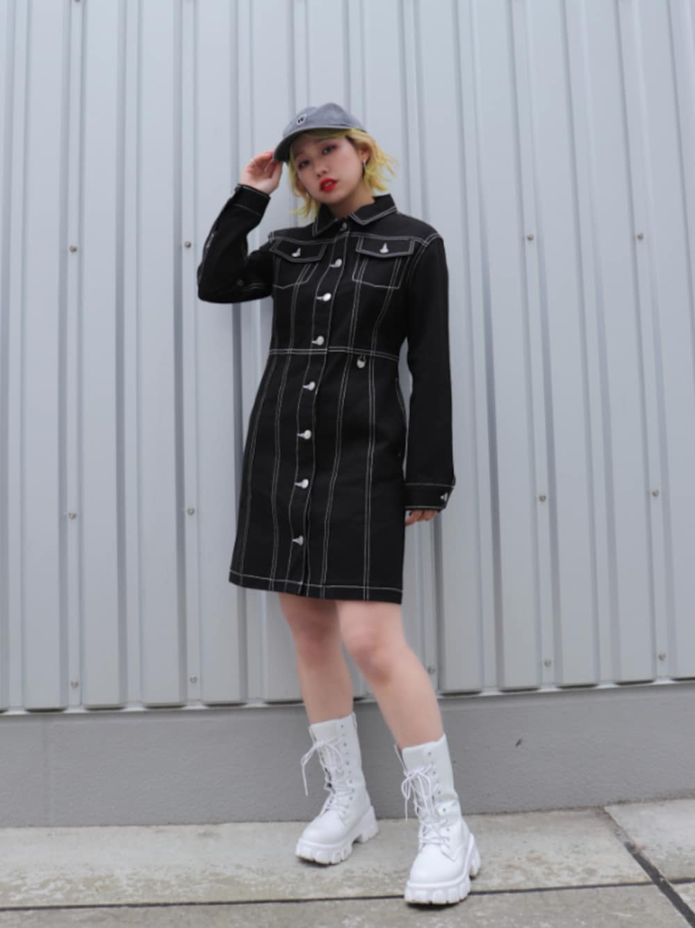 「韓国語ファッション、韓国ブランド、ALAND、ALANDTOKYO」｜「WKNDRSのWKNDRS／DENIM CAP　2943330（キャップ、ブルー系）」を使った、スジンさん（レディース・150cm）の夏コーディネートの1枚目の写真