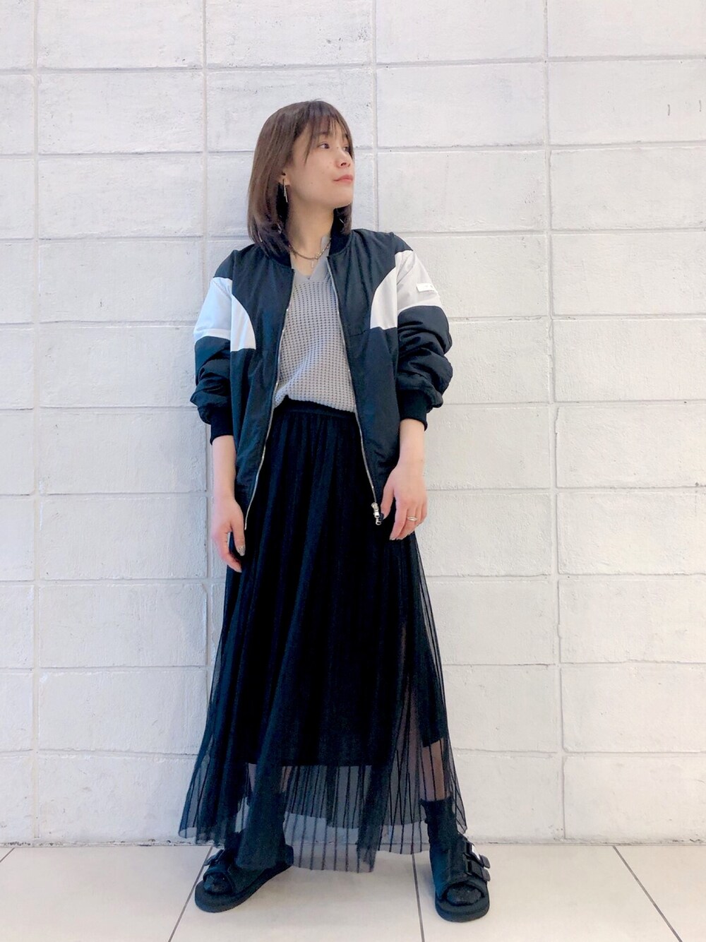 「カジュアル、チュールスカート、大人カジュアル、デート、休日スタイル、ナイロンブルゾン、春コーデ、B2nd、オトナガーリー、ビーセカンド」｜「TATRASのアイテム（ブルゾン、ブラック系）」を使った、kimmyさん（レディース・162cm）の春コーディネートの1枚目の写真