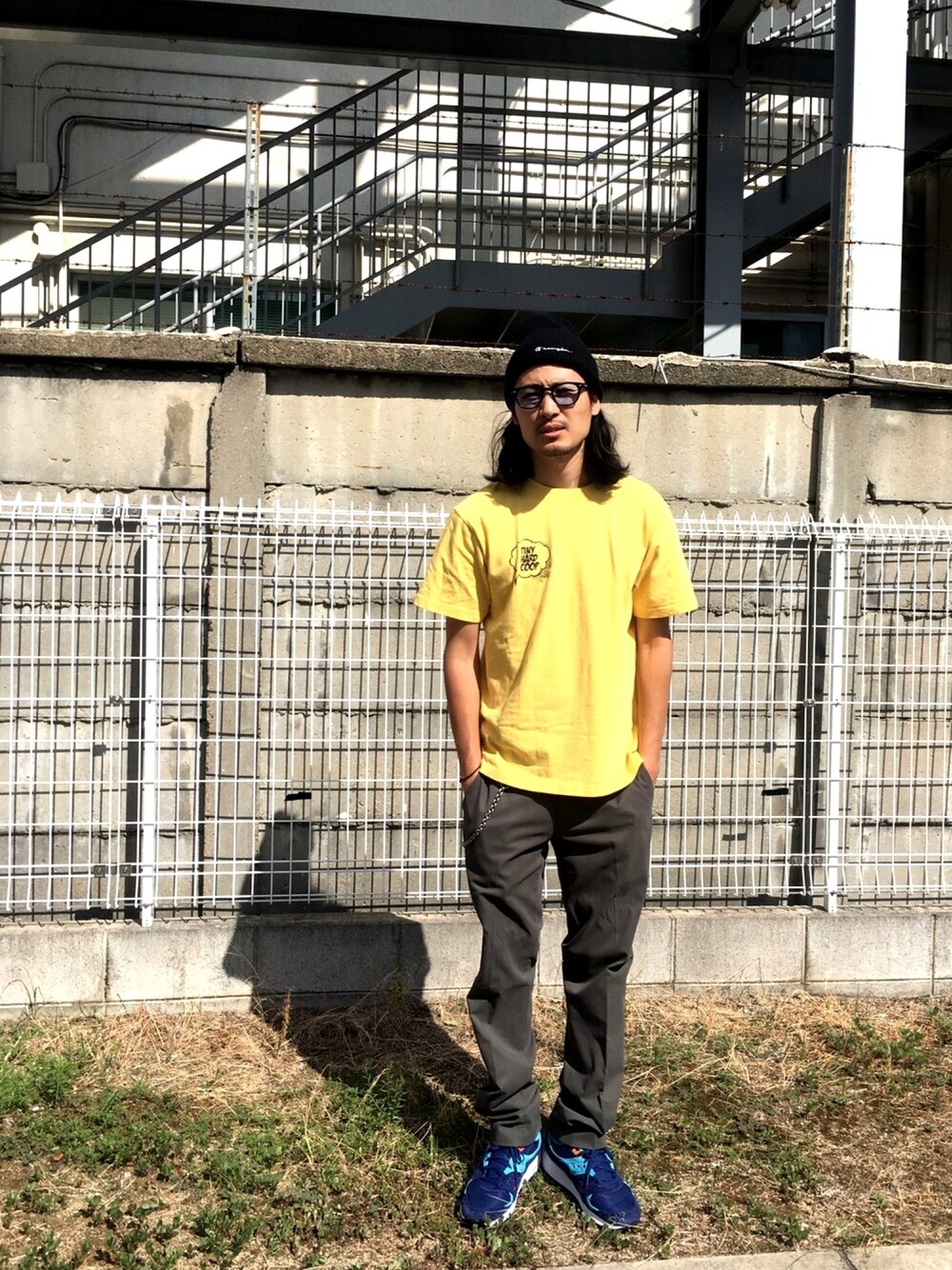 「ストリート、休日スタイル、スニーカー、サッカニー、スポーツミックス、sneakers、stussy、Softmachine、Champion」｜「Championの【Champion/チャンピオン】別注シシュウワッチ/567711（ニットキャップ/ビーニー、ブラック系）」を使った、kaz(dubbing)さん（メンズ・180cm）の秋コーディネートの1枚目の写真