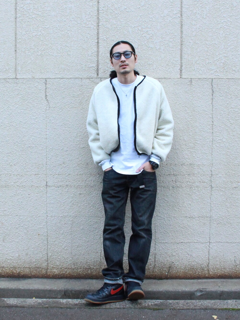 「ドラフトナイキ、NIKE、dunk、ナイキダンク、フリース、ホワイトコーデ、エアフォースワン、ロンT、スポーツミックス、ストリート、ナイキ」｜「Softmachineのアイテム（サングラス、ブラック系）」を使った、kaz(dubbing)さん（メンズ・180cm）の冬コーディネートの1枚目の写真