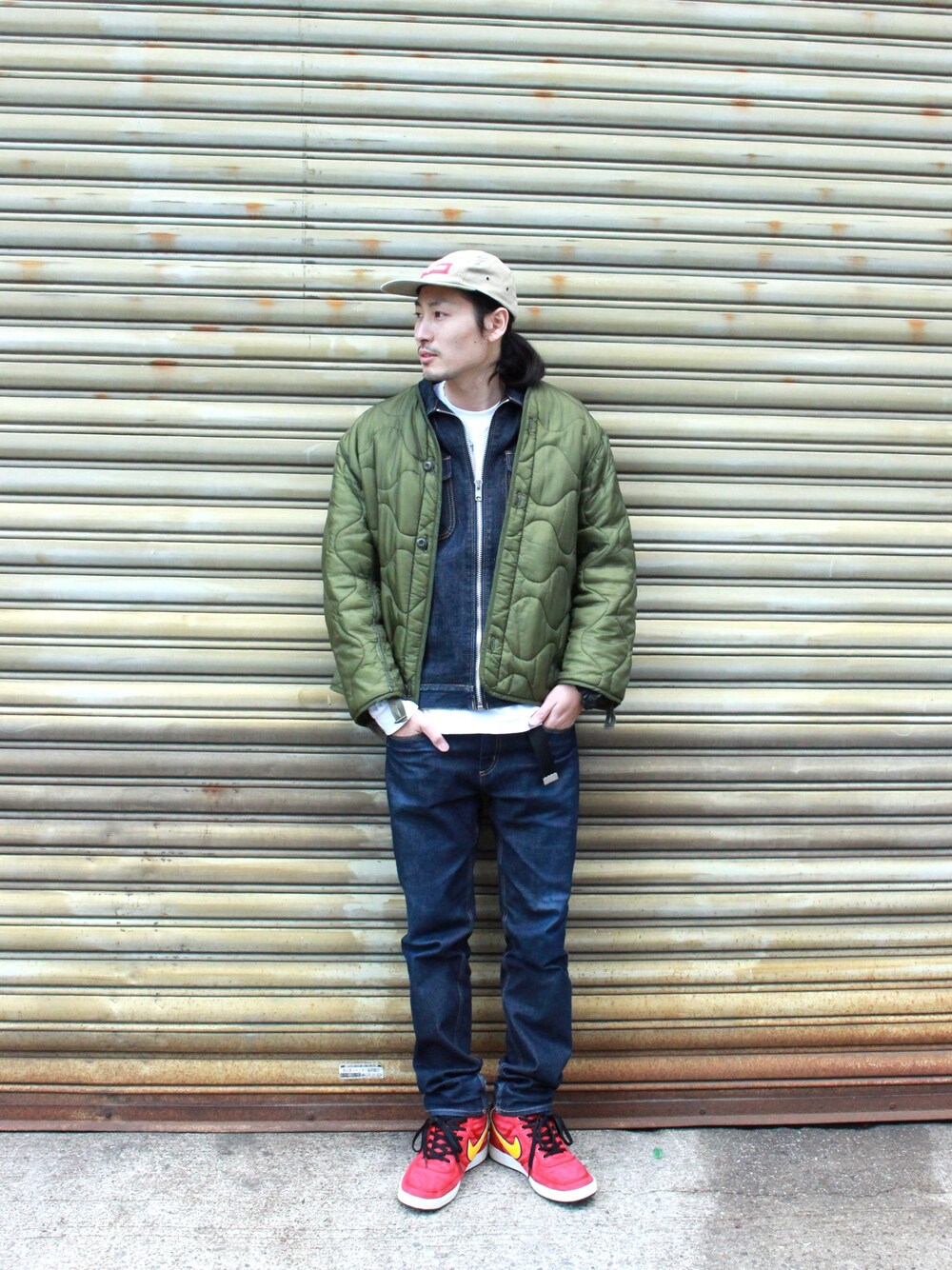 「ドラフトナイキ、デニムオンデニム、supreme、キルティング、レイヤードスタイル、古着MIX、ストリート、ハイカットスニーカー、Gジャン、NIKE、ナイキ」｜「Supreme のアイテム（キャップ、グリーン系）」を使った、kaz(dubbing)さん（メンズ・180cm）の冬コーディネートの1枚目の写真