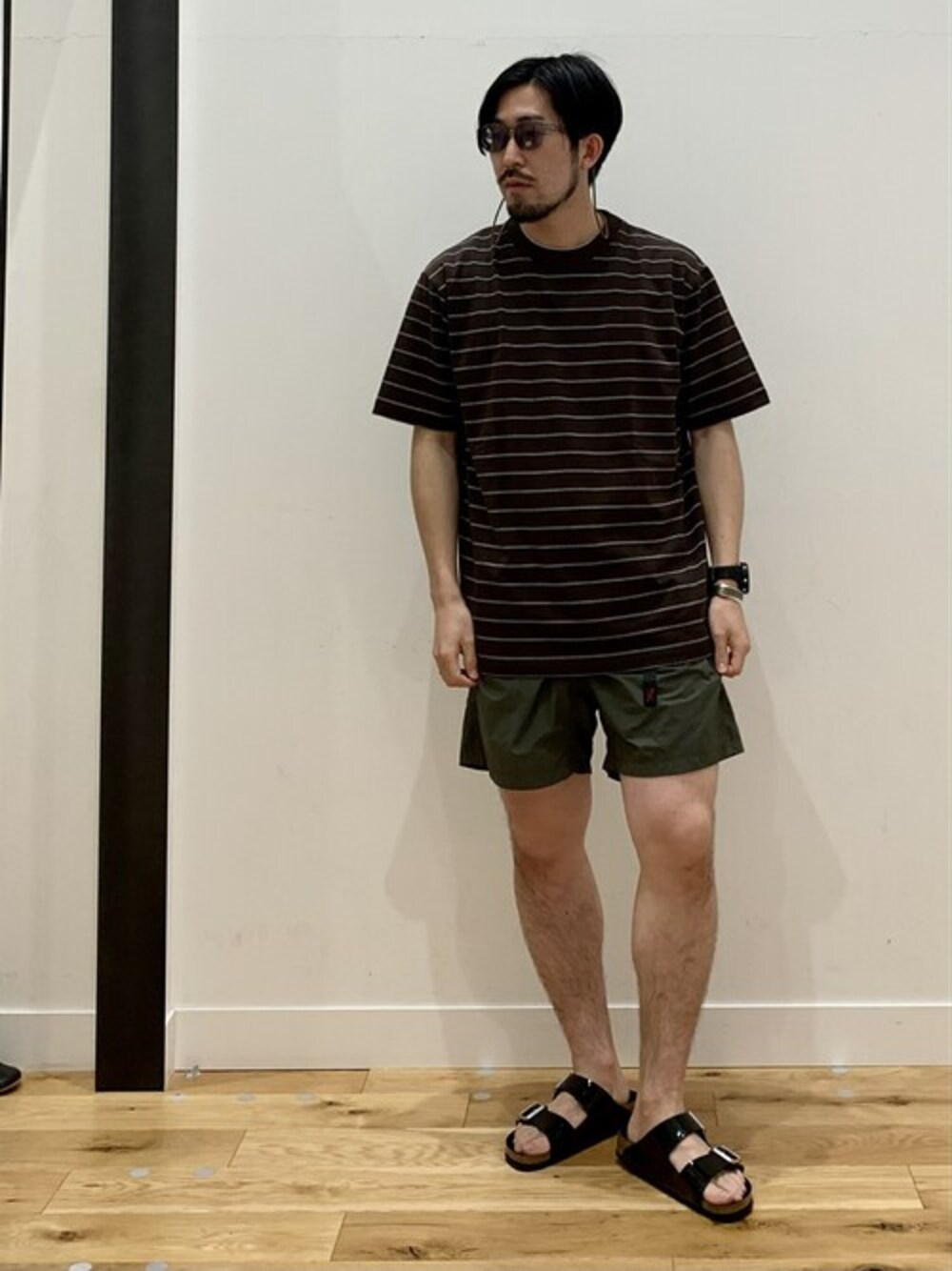 「ボーダー、アウトドアスタイル、サングラス、アースカラー、サンダル、サンダルコーデ」｜「EKALの【別注】GRAMICCIxEKAL 運動風短褲（その他、その他）」を使った、213shuntaさん（メンズ・168cm）の春コーディネートの1枚目の写真