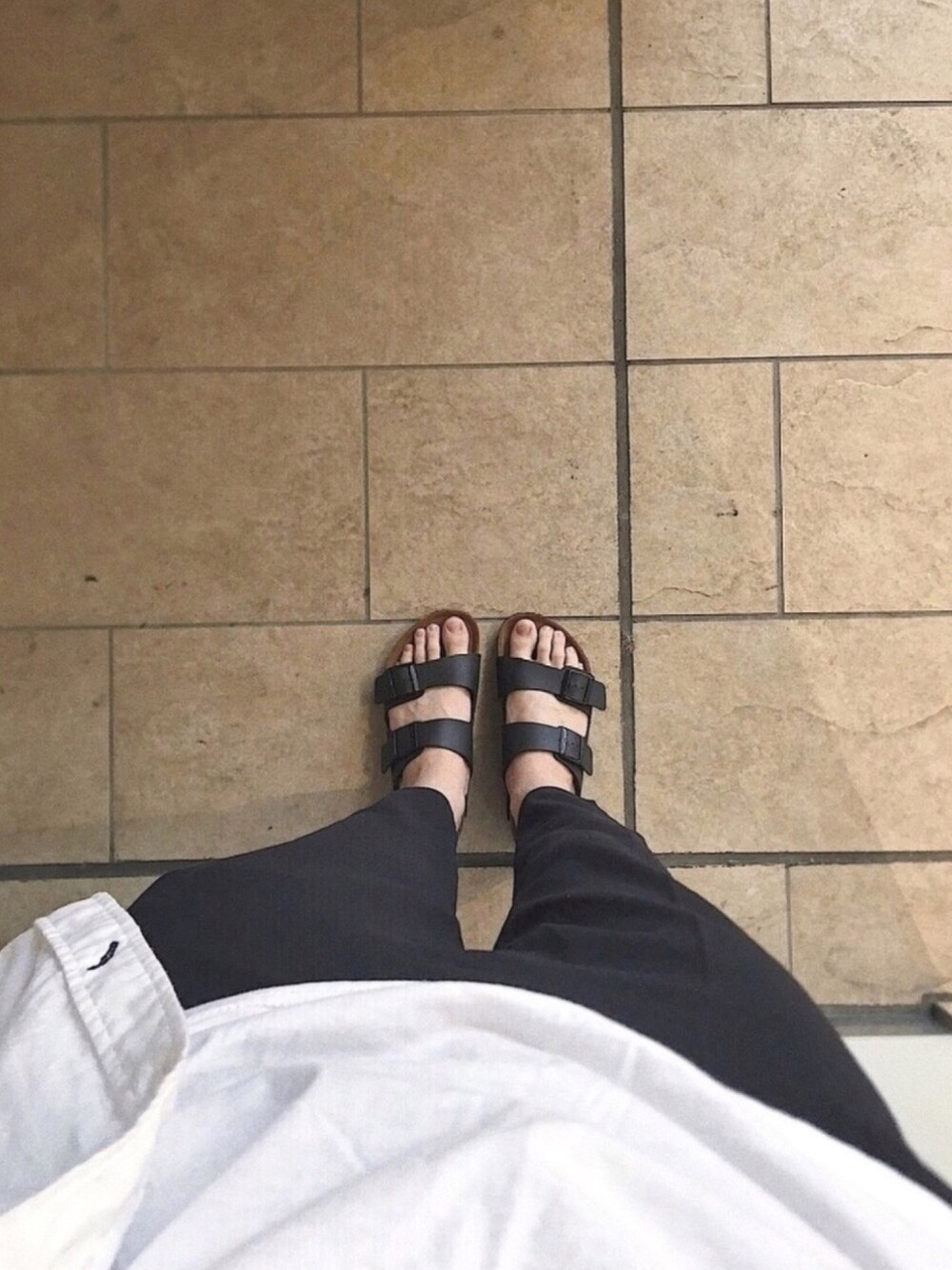 「TOMMY HILFIGER、RAGEBLUE、birkenstock」｜「BIRKENSTOCKのBIRKENSTOCK　アリゾナ　ビルコフロー（サンダル、ブラック系）」を使った、ㅁㄴさん（メンズ・182cm）の夏コーディネートの1枚目の写真