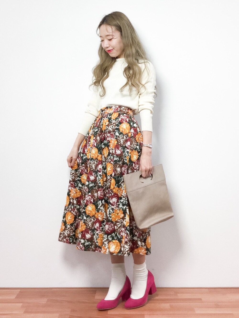 「スカート、ピンク、ガーリー、ハイネックニット、リブニット、きれいめカジュアル、春コーデ、outfit、オトナカジュアル、チビーズ✳︎」｜「PAR ICIの綿タッチアクリル　フリルリブプルオーバー（ニット/セーター、ホワイト系）」を使った、りっぴーさん（レディース・154cm）の冬コーディネートの1枚目の写真