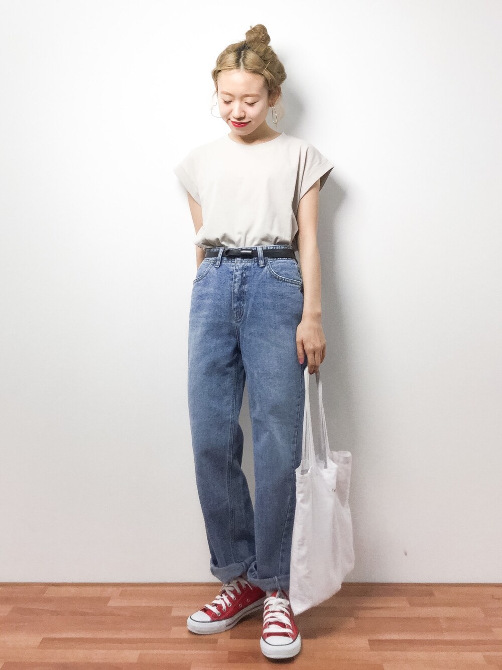 「SENSE OF PLACE by URBAN RESEARCHのミニマルTシャツ(ノースリーブ)（Tシャツ/カットソー、ベージュ系）」を使った、りっぴーさん（レディース・154cm）の春コーディネートの1枚目の写真