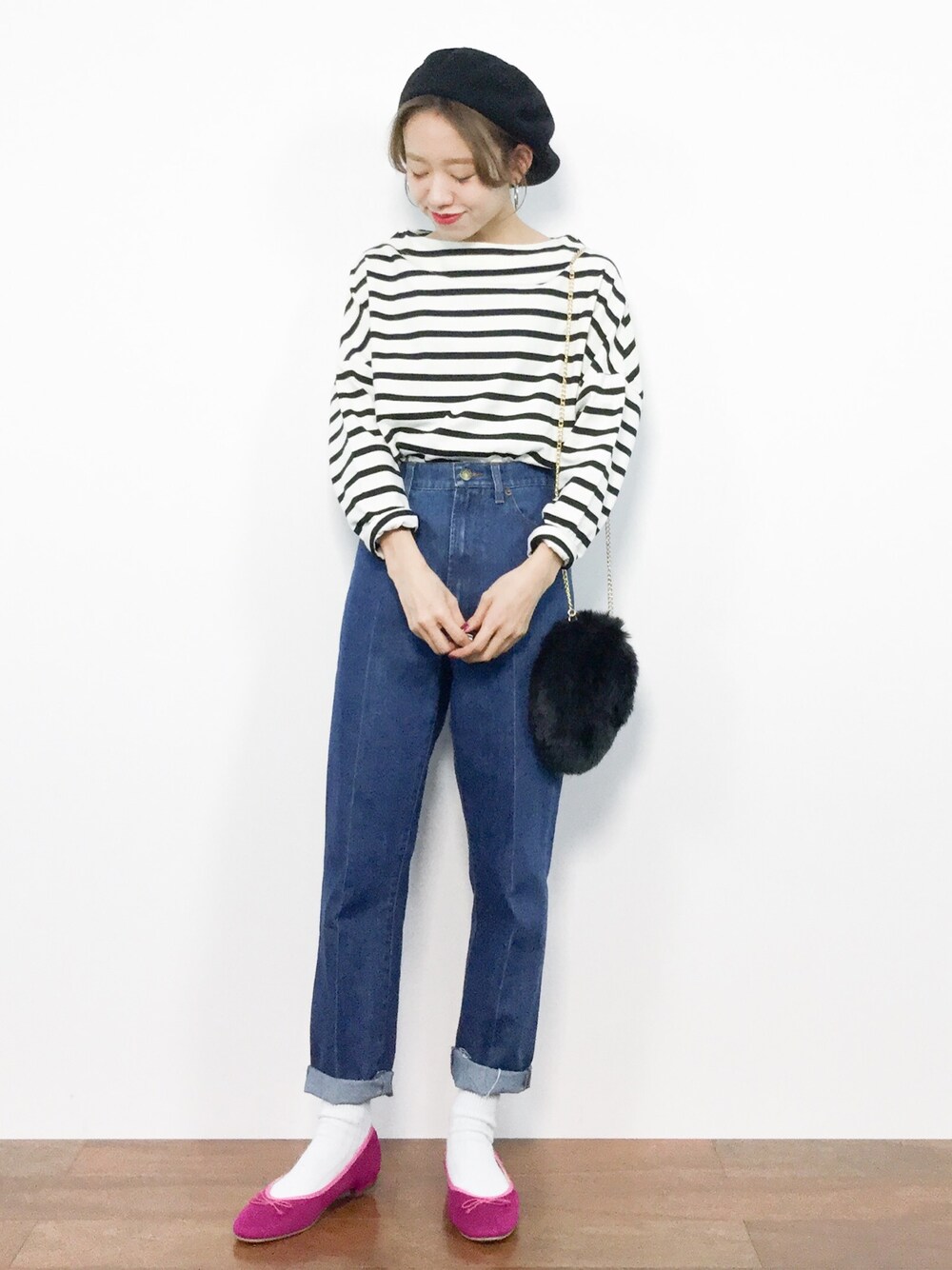 「デニム、カジュアル、ボーダー、ピンク、ベレー帽、バレエシューズ、ロールアップ、ボーダートップス、秋服、秋コーデ」｜「NANO universeのボーダーワイドドロップトップス（Tシャツ/カットソー、ベージュ系）」を使った、りっぴーさん（レディース・154cm）の秋コーディネートの1枚目の写真