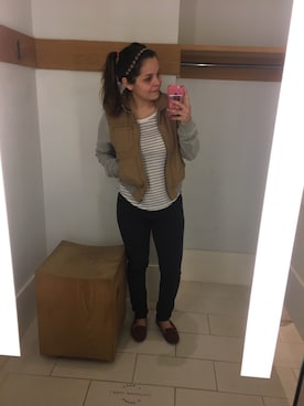 「Anthropologie（アンソロポロジー）のアイテム（チノパンツ、ブラック系）」を使った、Kendall Dopelskyさん（レディース）の春コーディネート