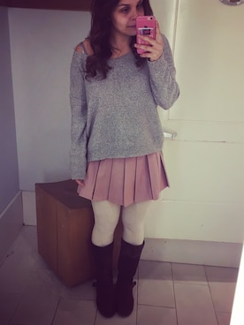 「Anthropologie（アンソロポロジー）のアイテム（ニット/セーター、グレー系）」を使った、Kendall Dopelskyさん（レディース）の春コーディネート