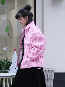 「アイテム（デニムジャケット、ピンク系）」を使った、老蟹さん（レディース・168cm）の冬コーディネート