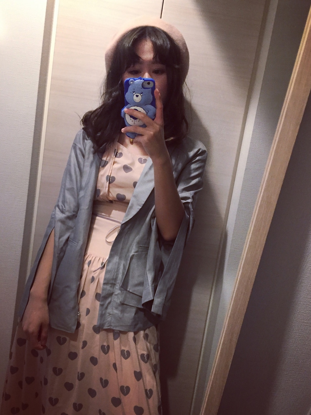 「plazaのアイテム（スマホケース/カバー、ブルー系）」を使った、ピンぴょんさん（レディース・167cm）の春コーディネートの1枚目の写真