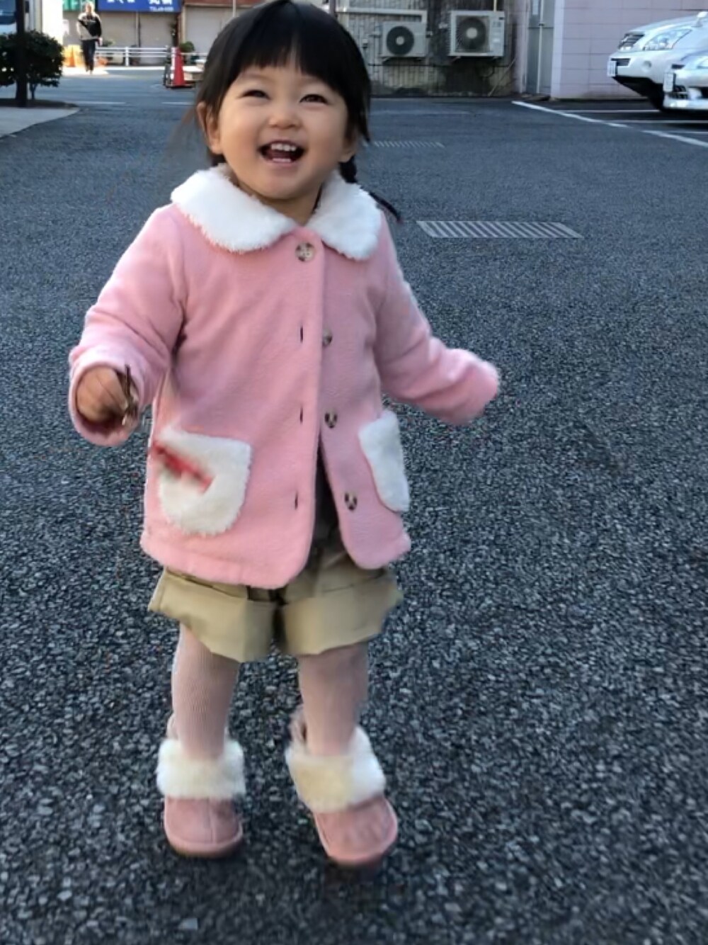 「ピンク、ピンクコーデ、冬コーデ」｜「BRANSHESの襟付きブークレ裏起毛アウター（その他アウター、ピンク系）」を使った、nanaironmikoさん（キッズ・80cm）の冬コーディネートの1枚目の写真
