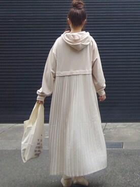 「MAYSON GREY（メイソングレイ）の【socolla】バックプリーツワンピース（ワンピース）」を使った、マルルン♪ さん（レディース・159cm）の春コーディネート