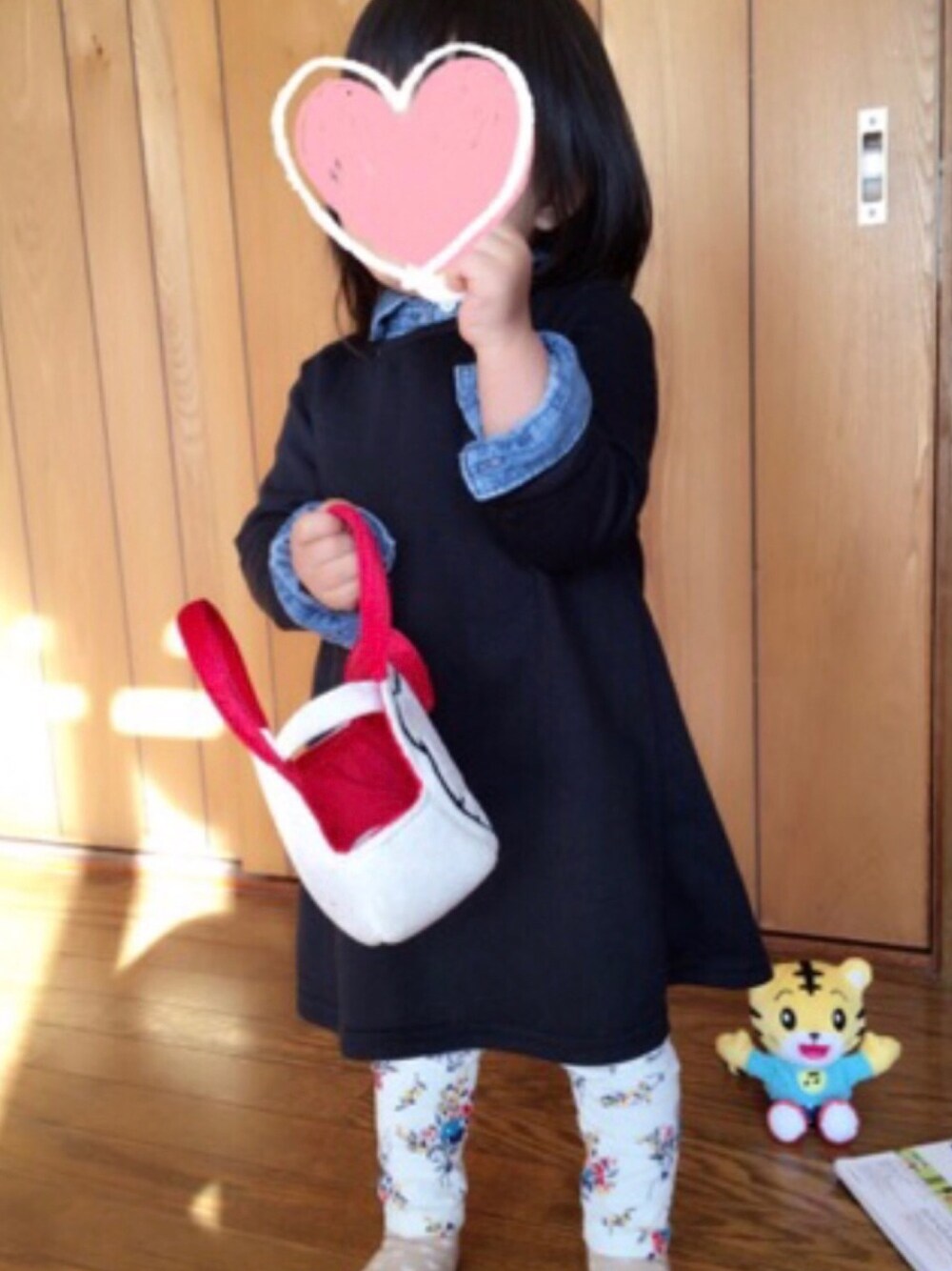 「おんなのこ、2歳、記録用、連投すみません、ワンピース、韓国子供服、ギャップベビー、デニムシャツ」｜「韓国子供服Beeのアイテム（ワンピース、ブラック系）」を使った、minaton☺︎Kidsさん（キッズ・90cm）の秋コーディネートの1枚目の写真