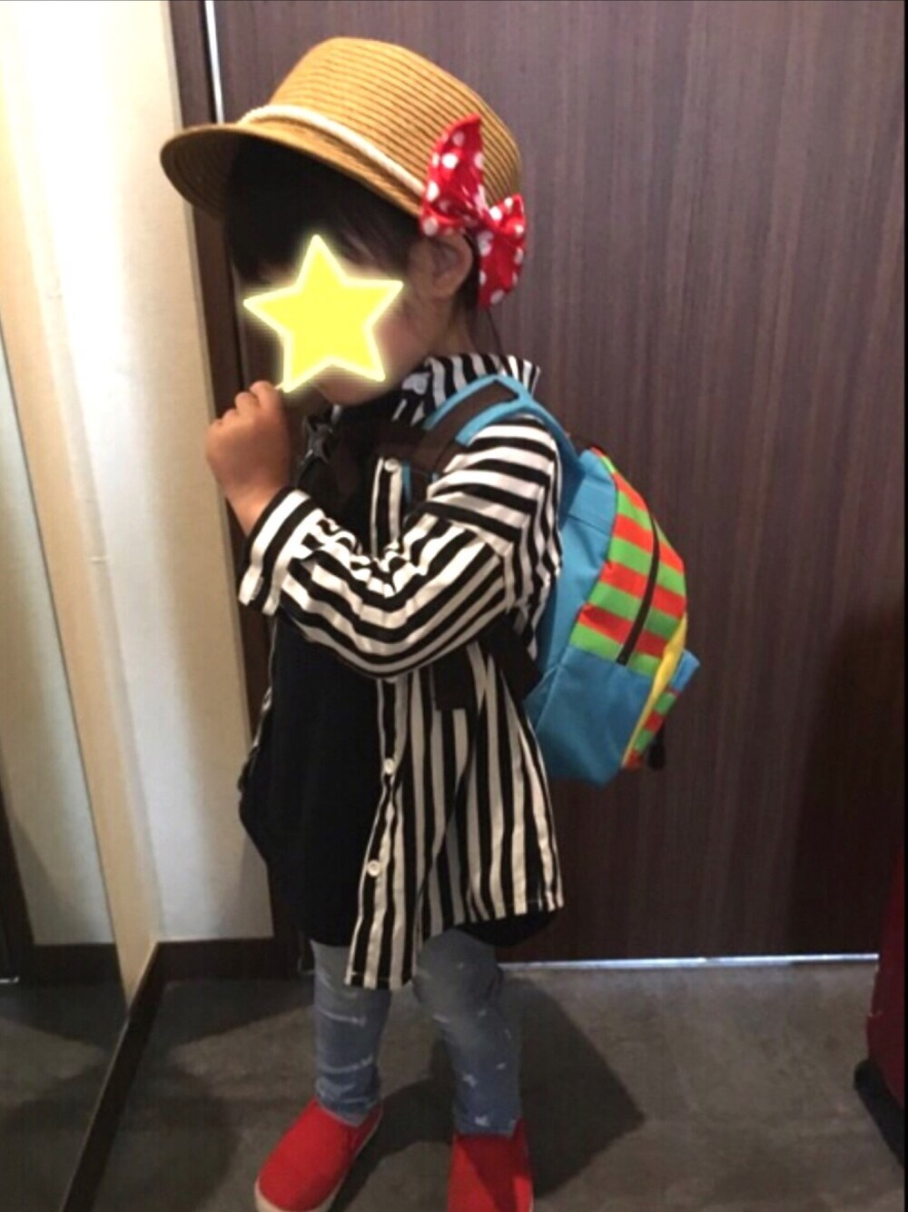 「おんなのこ、3歳、記録用、連投すみません、韓国子供服、シャツワンピ、H&M、デニムパンツ」｜「韓国子供服Beeのアイテム（シャツワンピース、ブラック系）」を使った、minaton☺︎Kidsさん（キッズ・100cm）の秋コーディネートの1枚目の写真