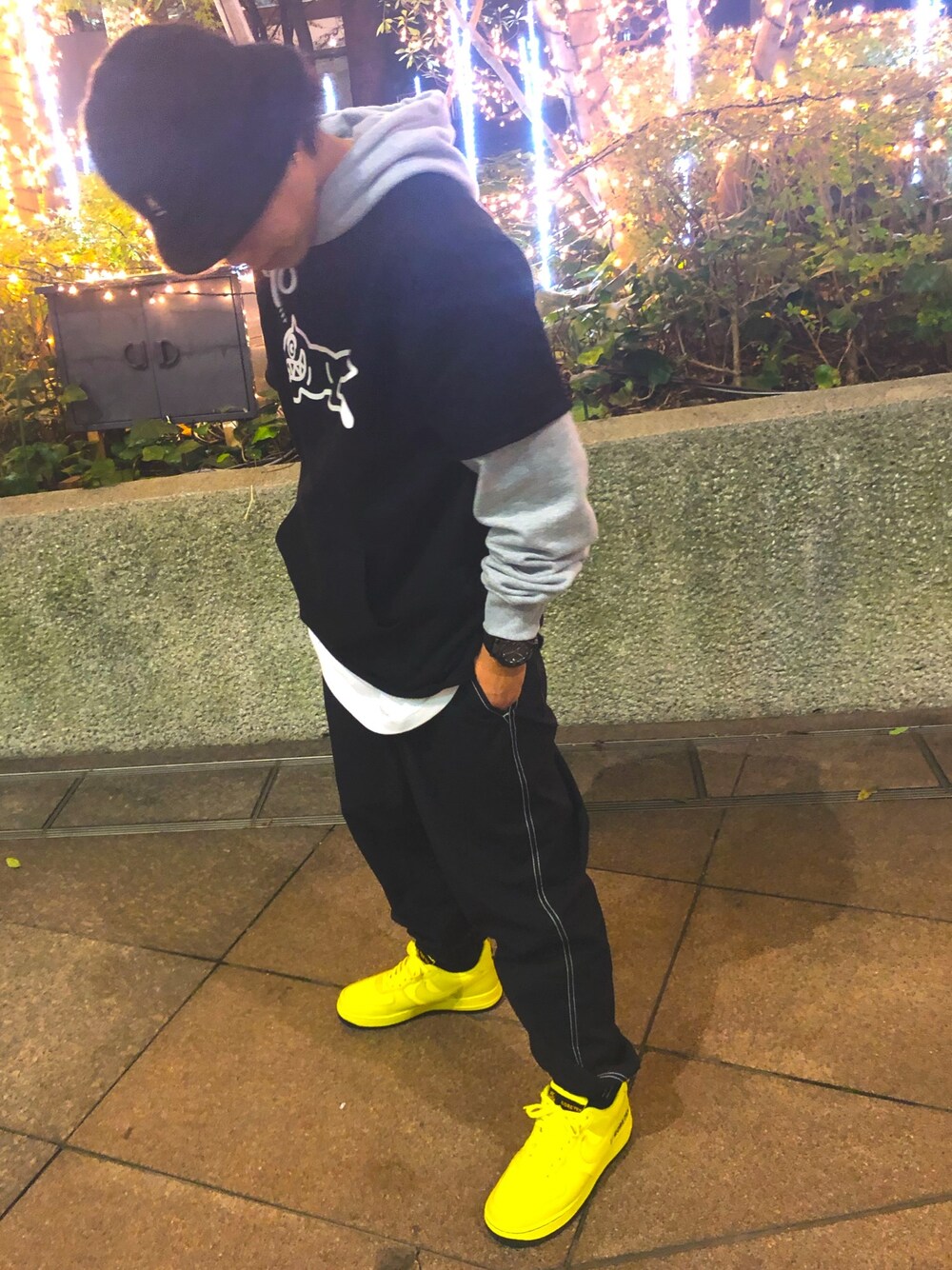 「ストリート、お洒落さんとつながりたい、スニーカー、フォローミー、NIKE、BBC、HIPHOP、スニーカーコーデ、スニーカー好きと繋がりたい、初投稿」｜「NIKEのナイキ エア フォース 1 ゴアテックス シューズ / スニーカー / NIKE AIR FORCE 1 GORE-TEX SHOE (AF1)（スニーカー、イエロー系）」を使った、TOYAさん（メンズ・165cm）の秋コーディネートの1枚目の写真