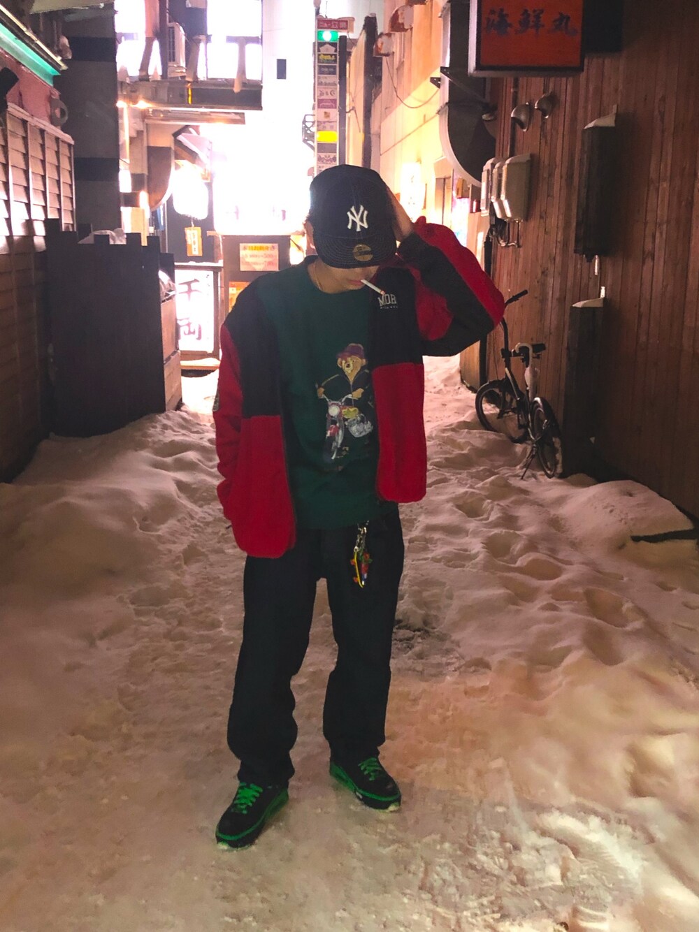 「スニーカー、ストリート、裏原、北海道、雪国スタイル、いいね、save、フォローお願いします🤑、フォローミー、お洒落さんとつながりたい、秋冬コーデ、休日スタイル」｜「UNIQLOのアイテム（チノパンツ、ブラック系）」を使った、TOYAさん（メンズ・165cm）の秋コーディネートの1枚目の写真
