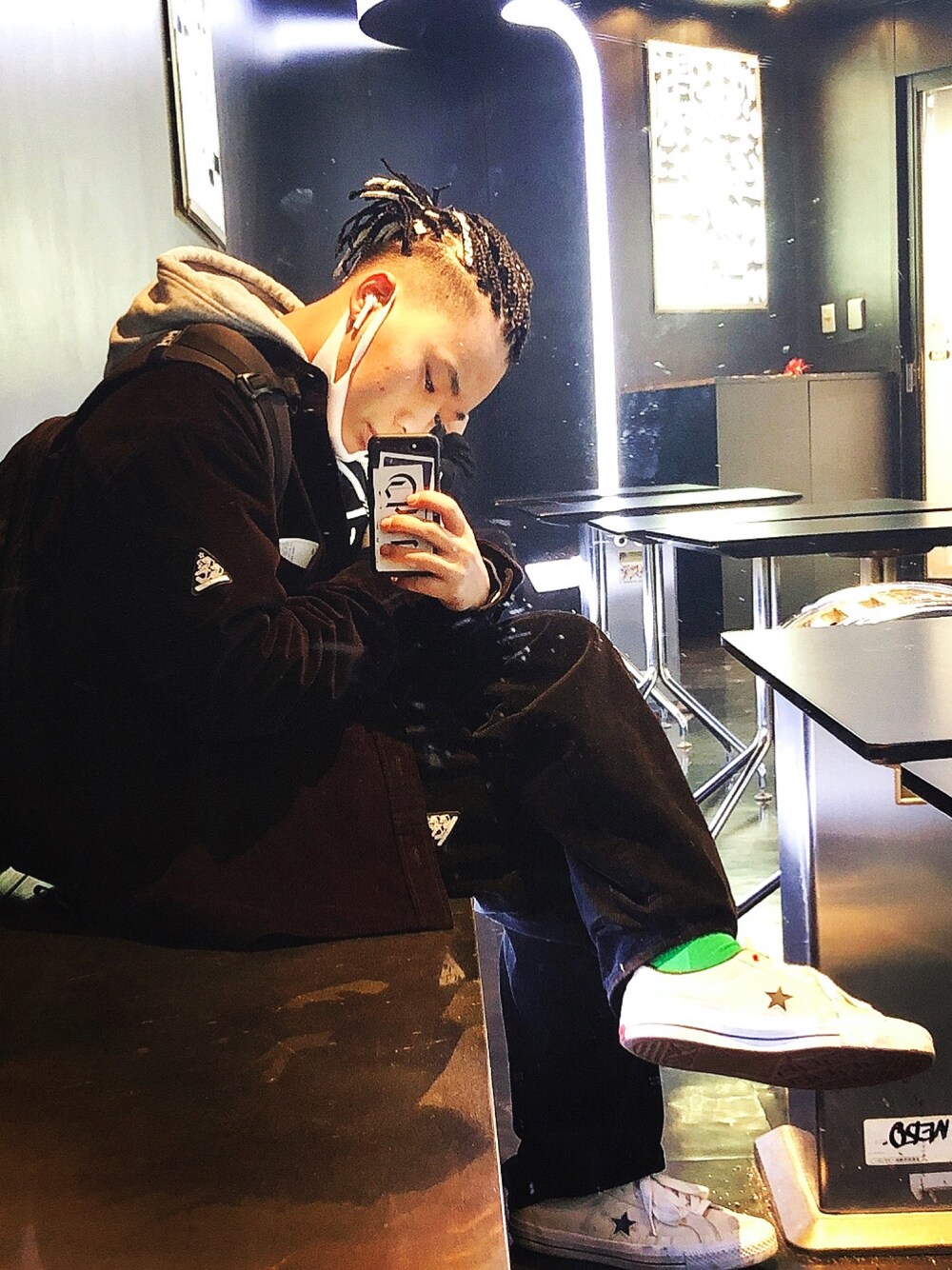 「コンバース、ビリオネア・ボーイズ・クラブ(Billionaire Boys Club)、セットアップ、ドレッド」｜「CONVERSEのアイテム（スニーカー、ベージュ系）」を使った、TOYAさん（メンズ・165cm）の春コーディネートの1枚目の写真