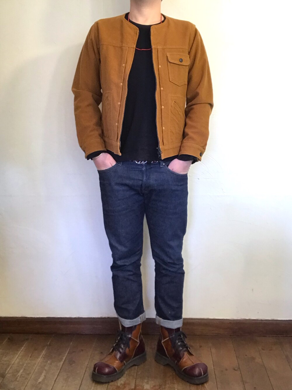 「今日のコーデ、Dr.Martens、ノーカラージャケット」｜「ONES STROKEのアイテム（ノーカラージャケット、ブラウン系）」を使った、MUGENさん（メンズ・173cm）の冬コーディネートの1枚目の写真