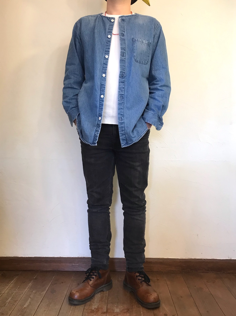 「今日のコーデ、Dr.Martens」｜「H&Mのアイテム（デニムパンツ、ブラック系）」を使った、MUGENさん（メンズ・173cm）の冬コーディネートの1枚目の写真