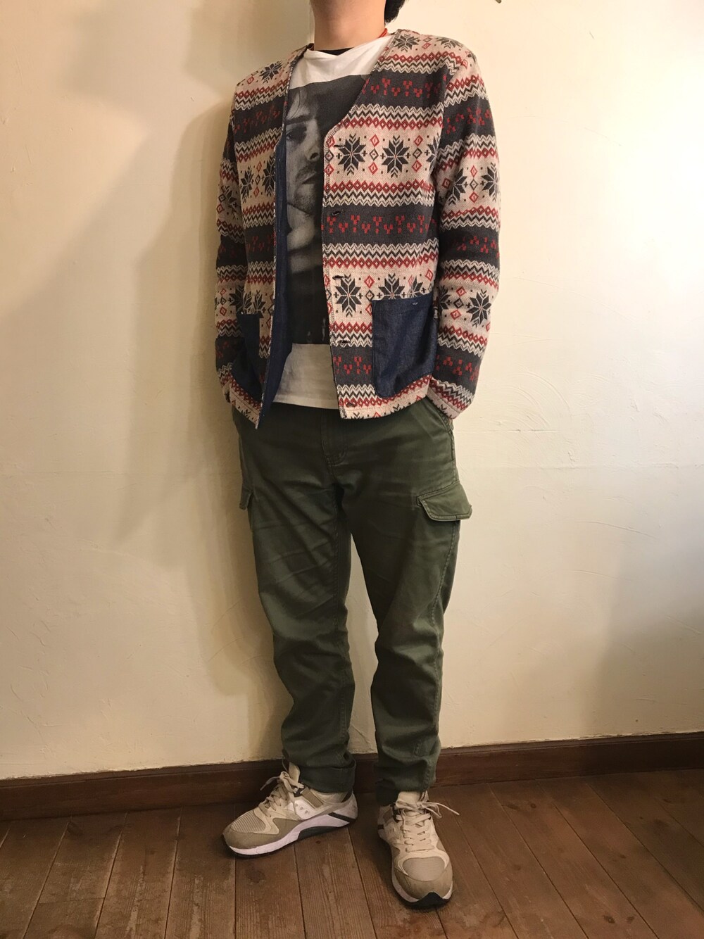 「今日のコーデ、カーディガン、ダッドスニーカー」｜「SHIPSのアイテム（トップス、その他）」を使った、MUGENさん（メンズ・173cm）の冬コーディネートの1枚目の写真