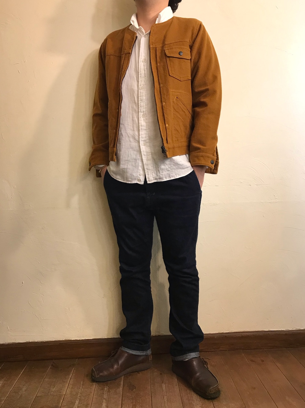 「今日のコーデ、大人カジュアル、デニムパンツ」｜「ONES STROKEのアイテム（ノーカラージャケット、ブラウン系）」を使った、MUGENさん（メンズ・173cm）の冬コーディネートの1枚目の写真