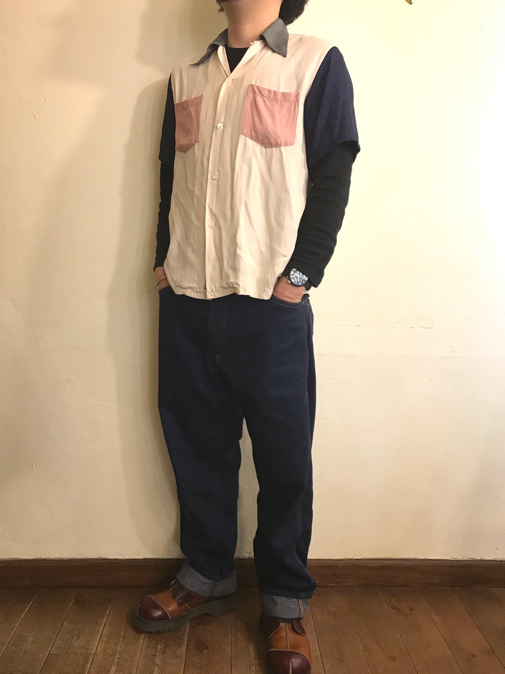 「今日のコーデ、ヤングアンドオルセン、大人カジュアル」｜「YOUNG&OLSEN The DRYGOODS STOREのCRAZY OPEN COLLAR SHIRT【ユニセックス】（シャツ/ブラウス、ベージュ系）」を使った、MUGENさん（メンズ・173cm）の春コーディネートの1枚目の写真