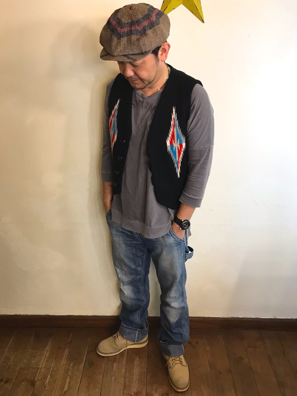 「オルテガ、ベスト、レッドウィング、キャスケット、今日のコーデ、秋のコーデ、ペインターパンツ、ドライボーンズ」｜「Dry Bonesのアイテム（キャスケット、ブラウン系）」を使った、MUGENさん（メンズ・173cm）の秋コーディネートの1枚目の写真