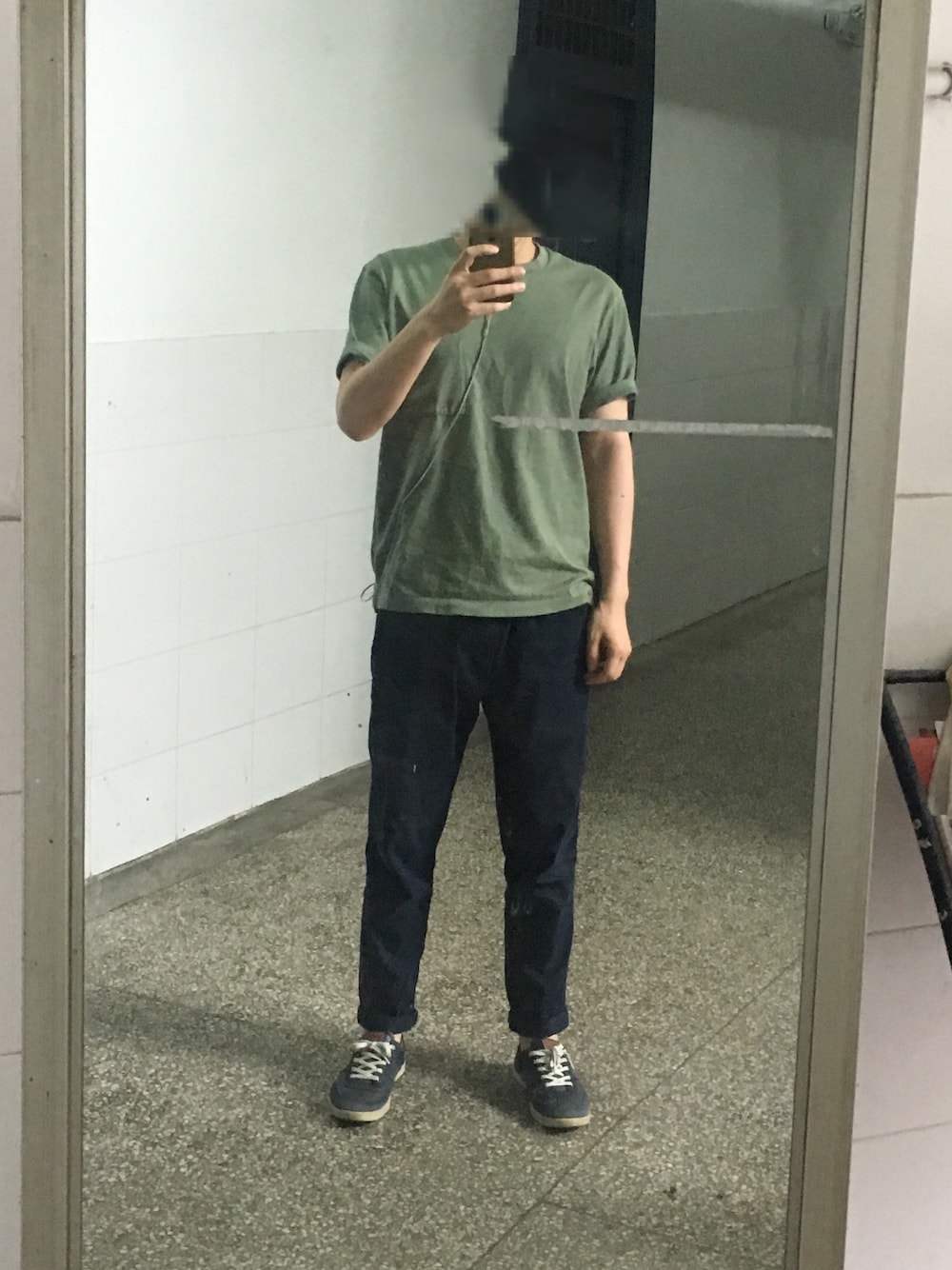 「ECCOのアイテム（シューズ、ブルー系）」を使った、纯乐さん（メンズ・177cm）の春コーディネートの1枚目の写真