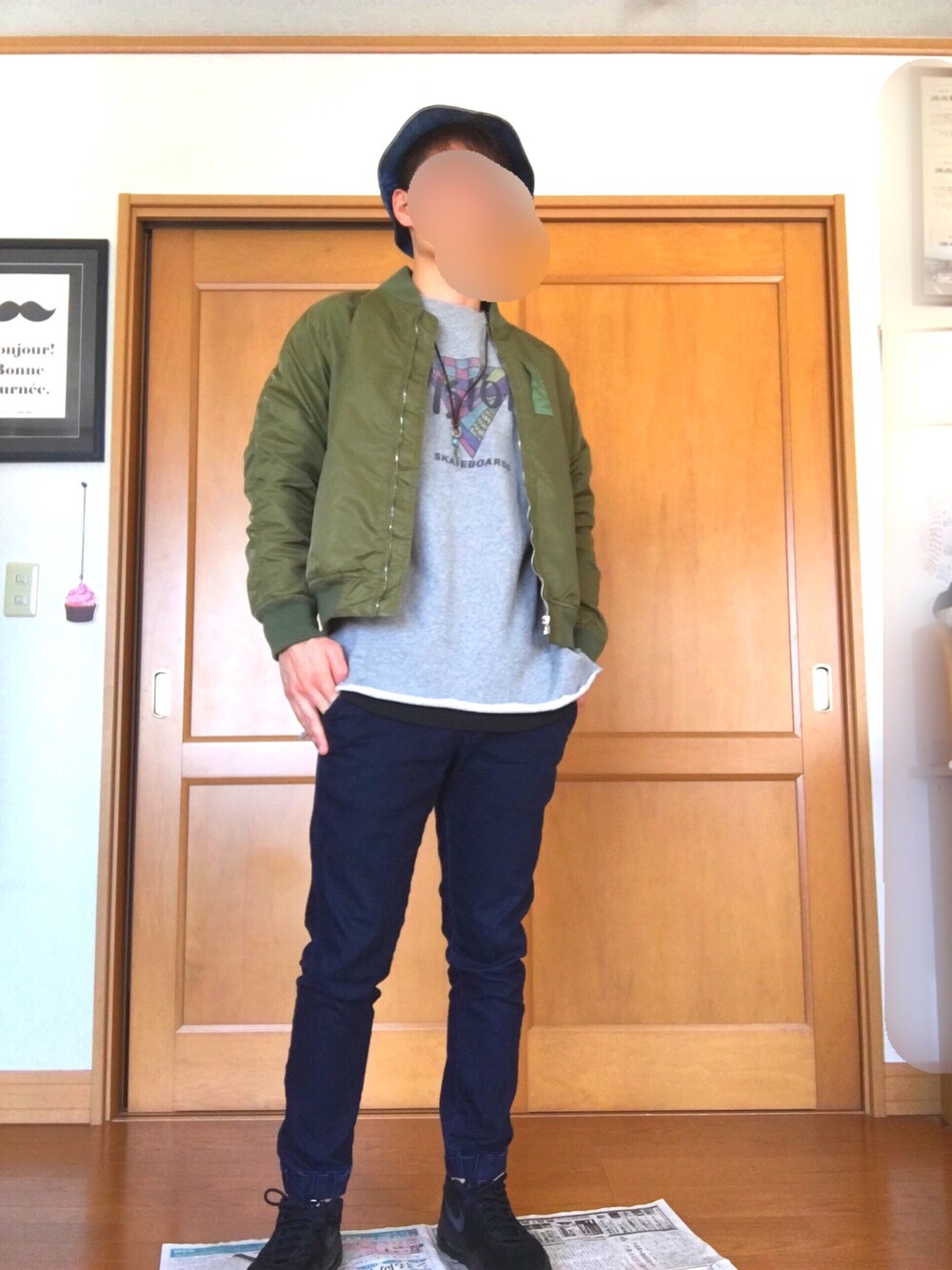 「春、デニムパンツ、ジョガーパンツ、NIKE、MA-1、ブラック、グレー、スニーカー、バケットハット、UNIQLO」｜「NIKEのNIKE / AIR MAX 90 ULTRA BR【SP】（スニーカー、ブラック系）」を使った、S.Sミョンバクさん（メンズ・175cm）の冬コーディネートの1枚目の写真