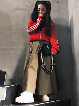 「MARC JACOBS（マークジェイコブス）のアイテム（メッセンジャーバッグ）」を使った、KAWAYUIさん（レディース・156cm）の春コーディネート