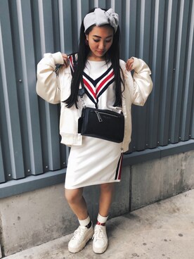 「MARC JACOBS（マークジェイコブス）のアイテム（メッセンジャーバッグ）」を使った、KAWAYUIさん（レディース・156cm）の春コーディネート