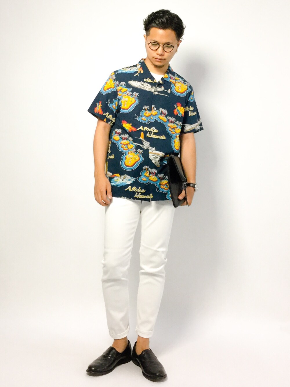 「カジュアル、柄シャツ、ローファー、白パンツ、シンプルコーデ、夏コーデ、半袖シャツ、さわやか、オープンカラーシャツ、開襟シャツ」｜「reyn spoonerのSHORT SLEEVE OPEN COLLAR SHIRT（シャツ/ブラウス、ブルー系）」を使った、K-1RO(ケーイチロー)さん（メンズ・171cm）の夏コーディネートの1枚目の写真