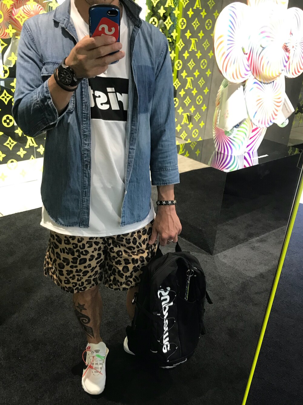 「スニーカー、ひょう柄、ショートパンツ、ストリート、supreme、NIKE、OFF-WHITE」｜「F.C.Real BristolのS/S TRAINING BIG TEE（Tシャツ/カットソー、ホワイト系）」を使った、ashtokenjiさん（メンズ・170cm）の春コーディネートの1枚目の写真