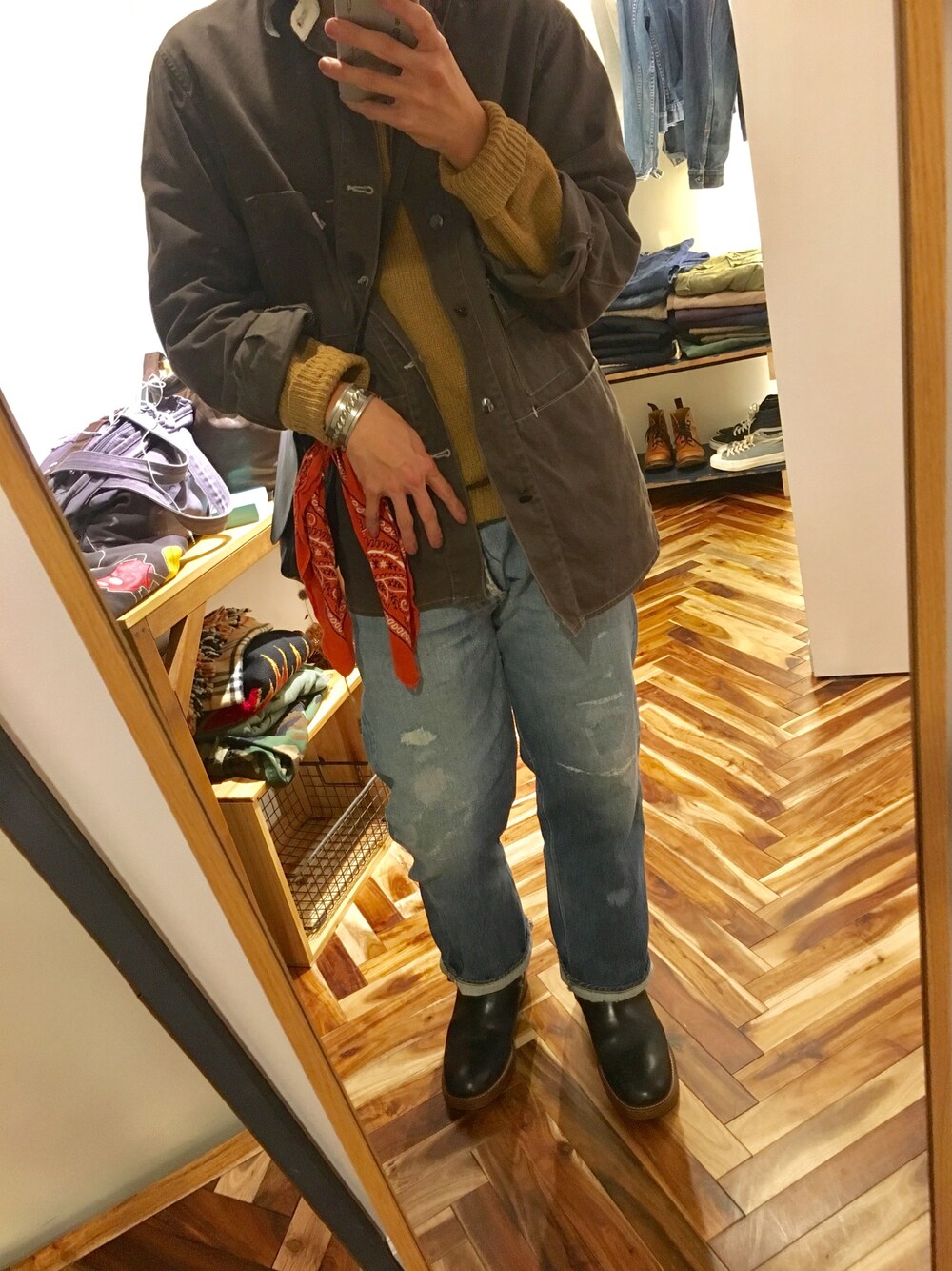 「ブラウン、カーキ、ビンテージ、ヴィンテージ、デニム、エンジニアブーツ、ブーツ、秋のコーデ、ラフ、fashion」｜「Levi'sのアイテム（デニムパンツ、ブルー系）」を使った、ソメさん（メンズ・165cm）の秋コーディネートの1枚目の写真