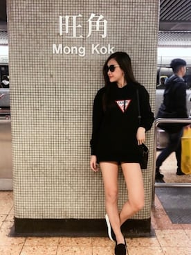 「Guess（ゲス）のアイテム（ジャージ）」を使った、Tiffany さん（レディース・166cm）の春コーディネート