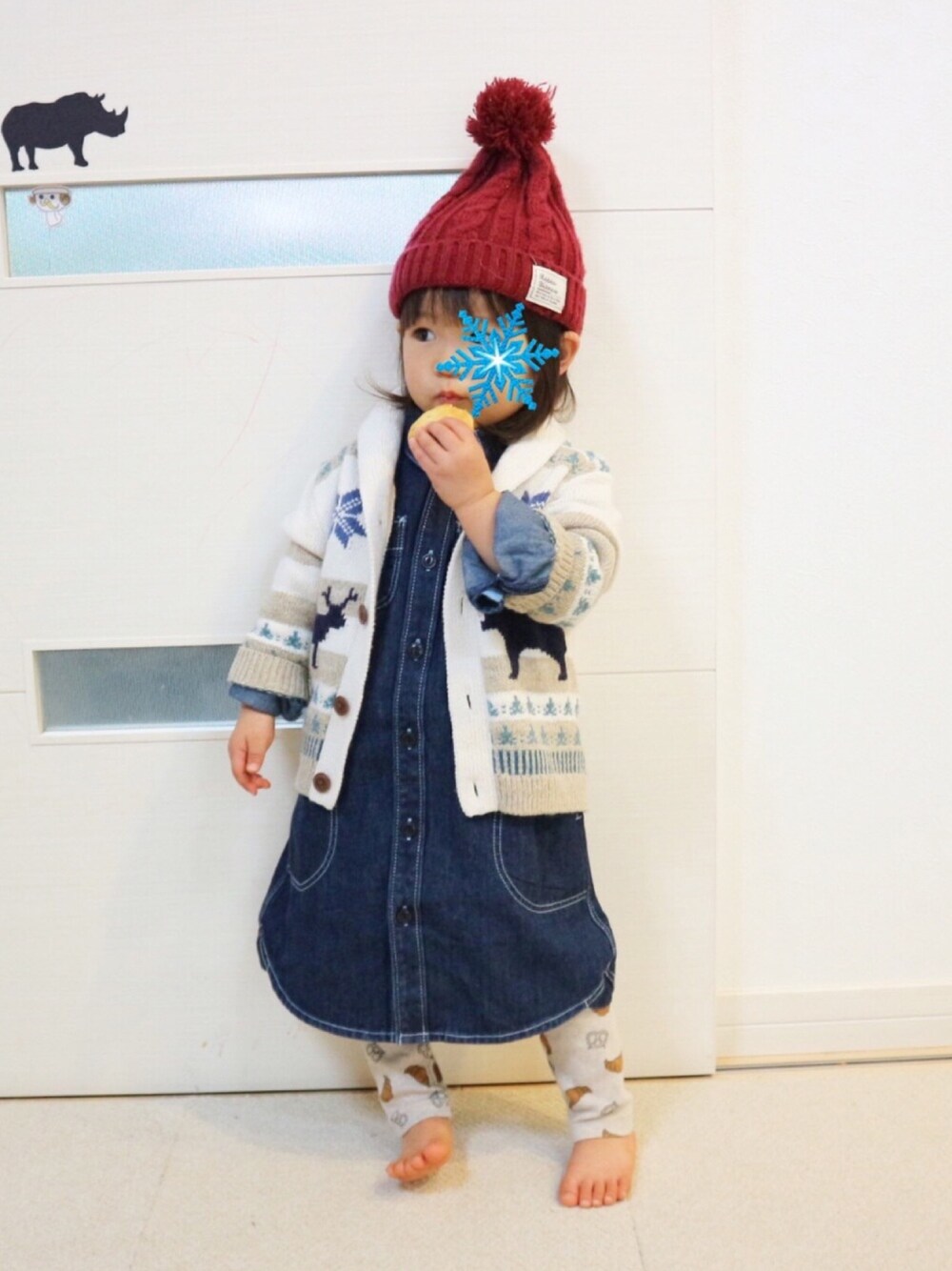「2歳、女の子、2歳2ヶ月、カウチン、ポンチョ、デニムワンピース」｜「BREEZEのデニムシャツワンピース（シャツワンピース、ブルー系）」を使った、aob373728さん（キッズ・90cm）の冬コーディネートの1枚目の写真