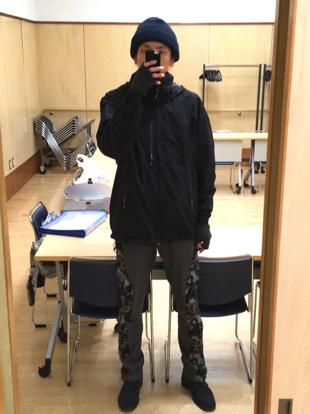 「今日のコーデ、ブラック、ネイビー、グレー、ナイロンジャケット、ラインパンツ、ウィングチップシューズ、ブーツ、いいね、save、フォローお願いします🤑」｜「patagoniaのアイテム（ナイロンジャケット、ブラック系）」を使った、Ransei さん（メンズ・181cm）の冬コーディネートの1枚目の写真
