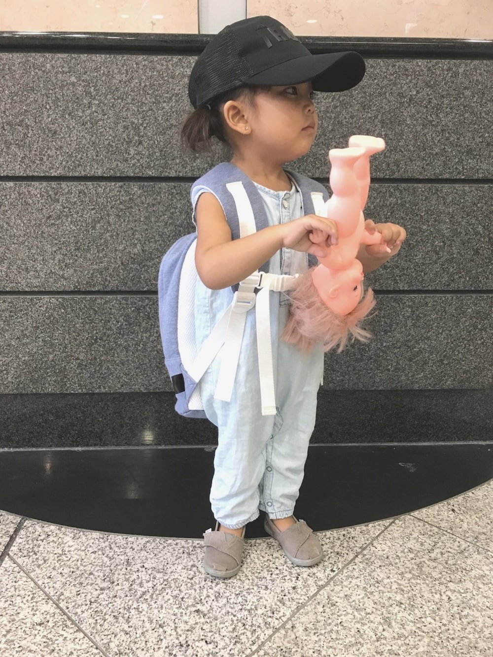 「キッズファッション、休日スタイル、プチプラコーデ、シンプル、女の子コーデ、パステル映える春」｜「H&Mのアイテム（キャップ、ブラック系）」を使った、himariさん（キッズ・90cm）の夏コーディネートの1枚目の写真