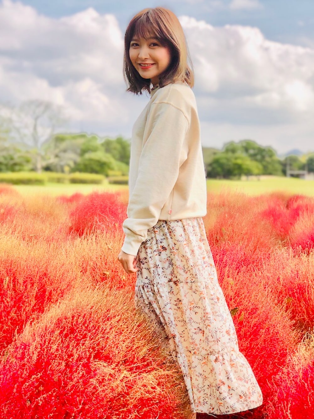 「girl、autumn、海濱公園」｜「coenのアイテム（スウェット、ベージュ系）」を使った、Wendy Chiuさん（レディース・153cm）の秋コーディネートの1枚目の写真